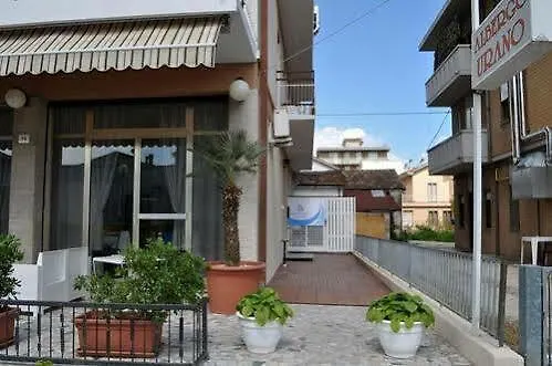 Hotel Urano كاتوليكا