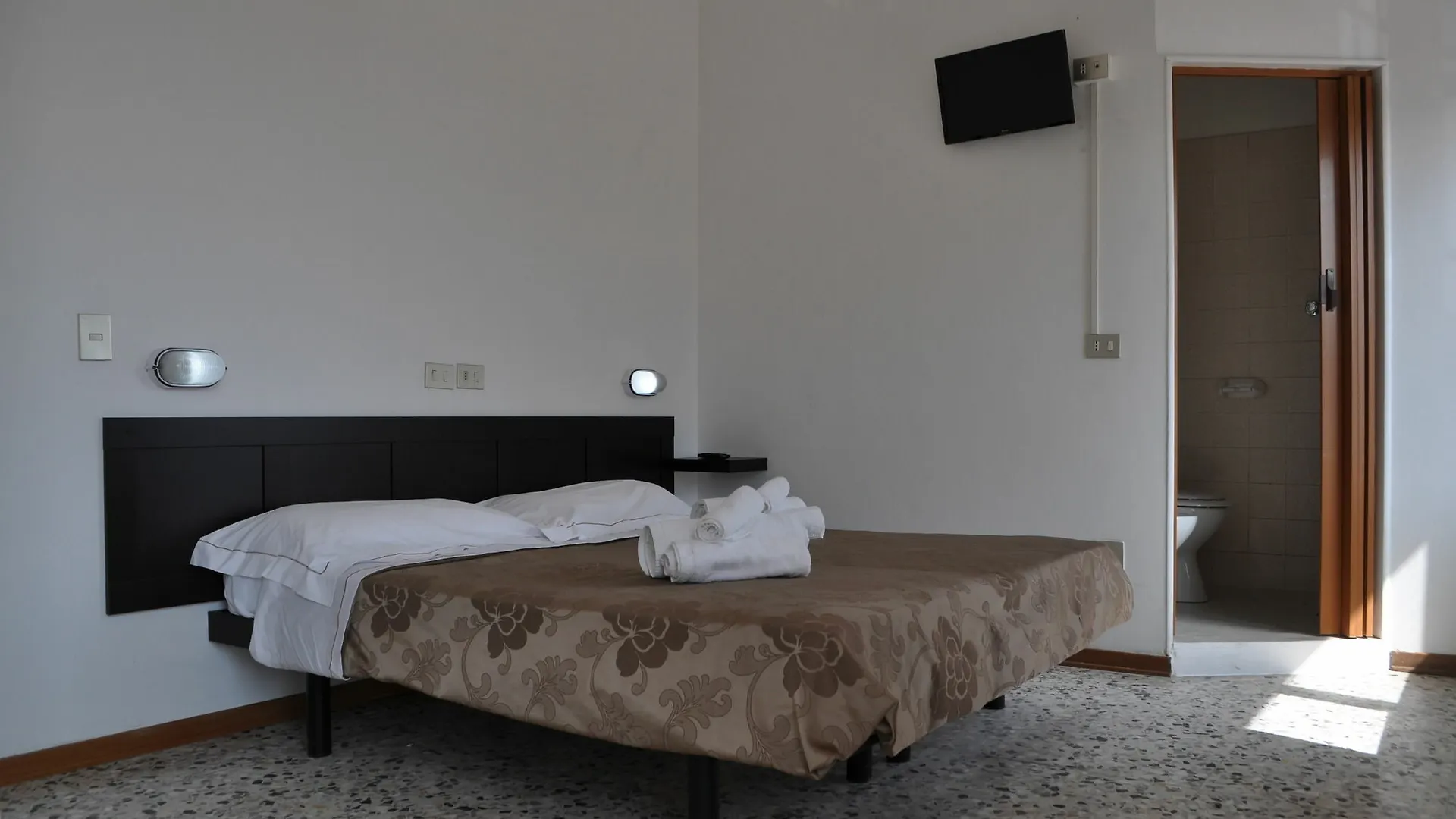 Hotel Urano كاتوليكا إيطاليا